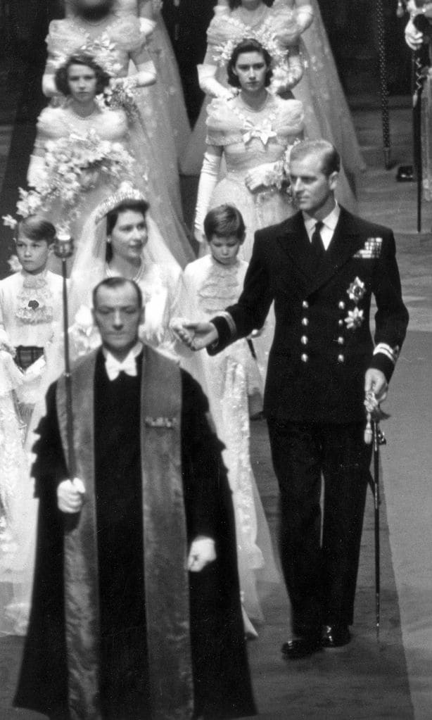 Isabel II HOLA PLUS