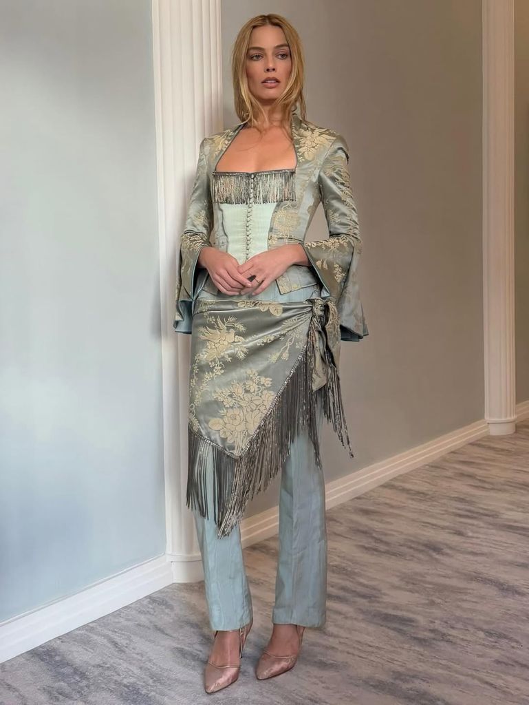 Margot Robbie promocionando Cumbres Borrascosas. 