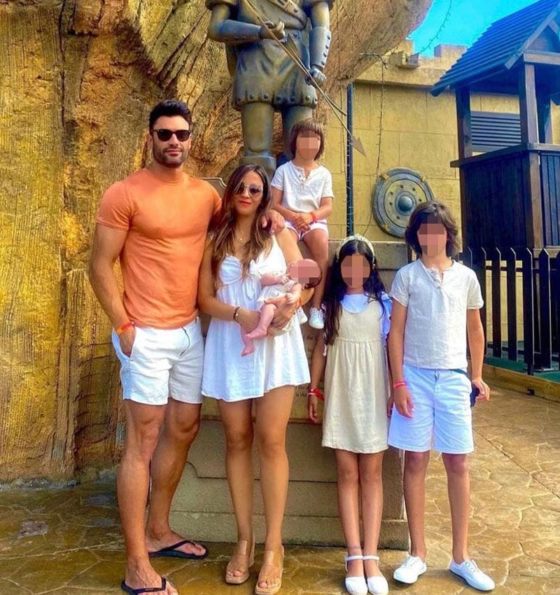 Jorge Pérez con su mujer y sus hijos