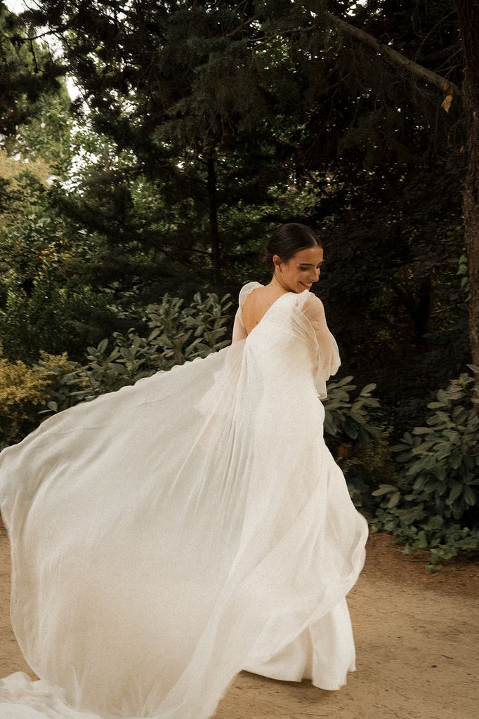 Look de novia asimétrico de Cotonnus