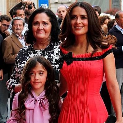 salma hayek es una mam con estilo