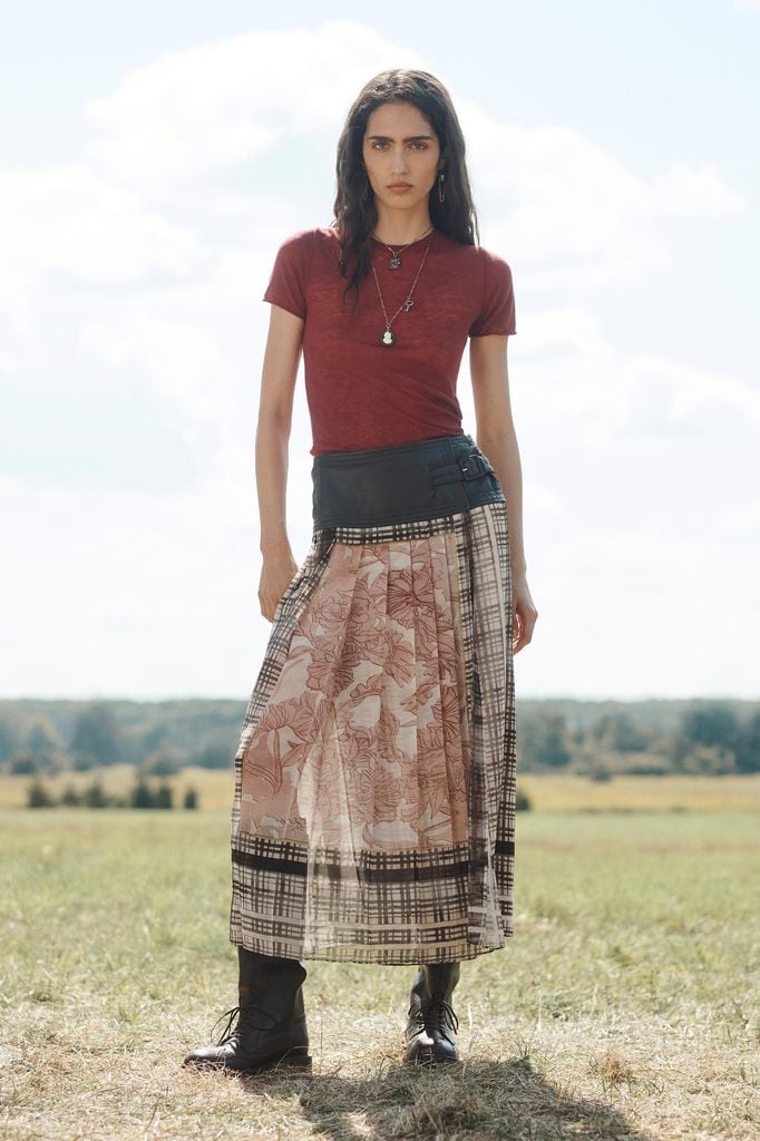Falda midi Zara colección otoño 2025