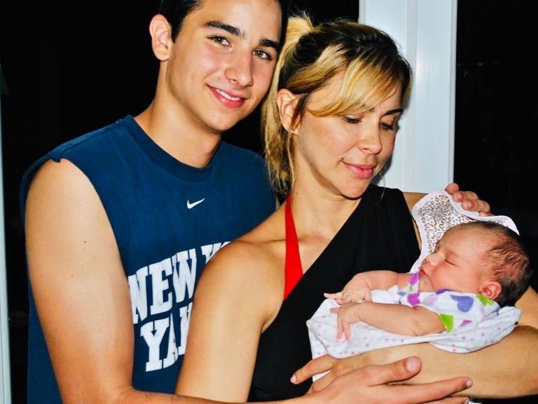 Entre fotos y recuerdos, Aylín Mujica se sintió conmovida por la ausencia