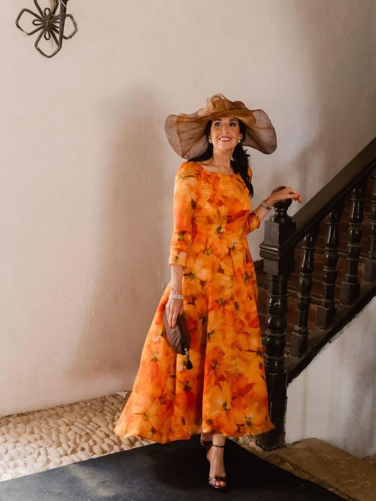 Madre de la novia con pamela