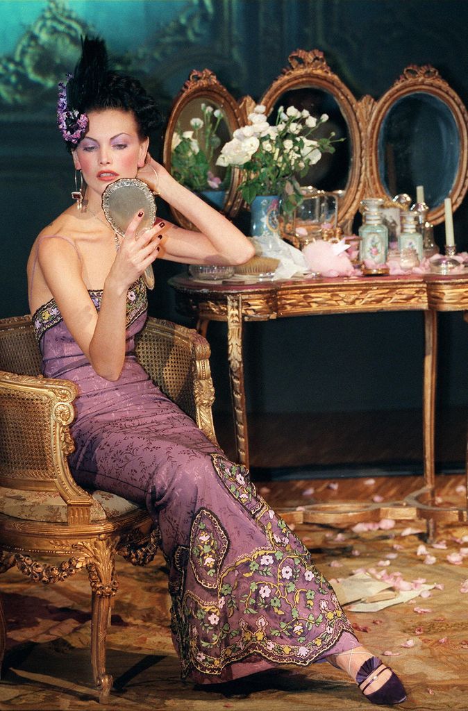 Linda Evangelista con diseño de John Galliano para Christian Dior Spring/Summer 1998, París.