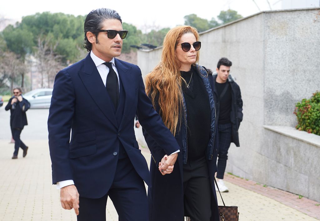 Julián Porras y Olivia de Borbón asisten a la capilla funeraria de Cristina de Borbón el 14 de febrero de 2020 en Madrid