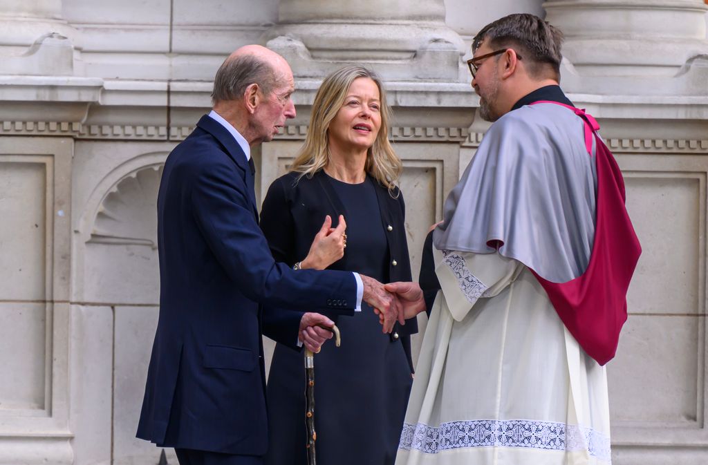 El duque de Kent y su hija en la vigilia previa al funeral de su esposa, la duquesa de Kent