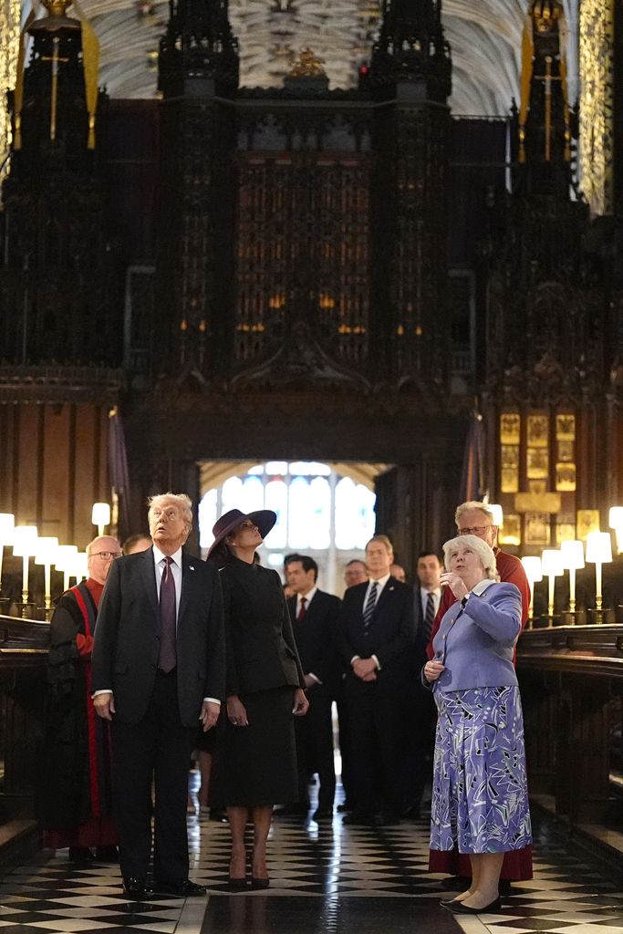 El Presidente de Estados Unidos y la Primera Dama durante su visita a la Capilla de San Jorge. 
