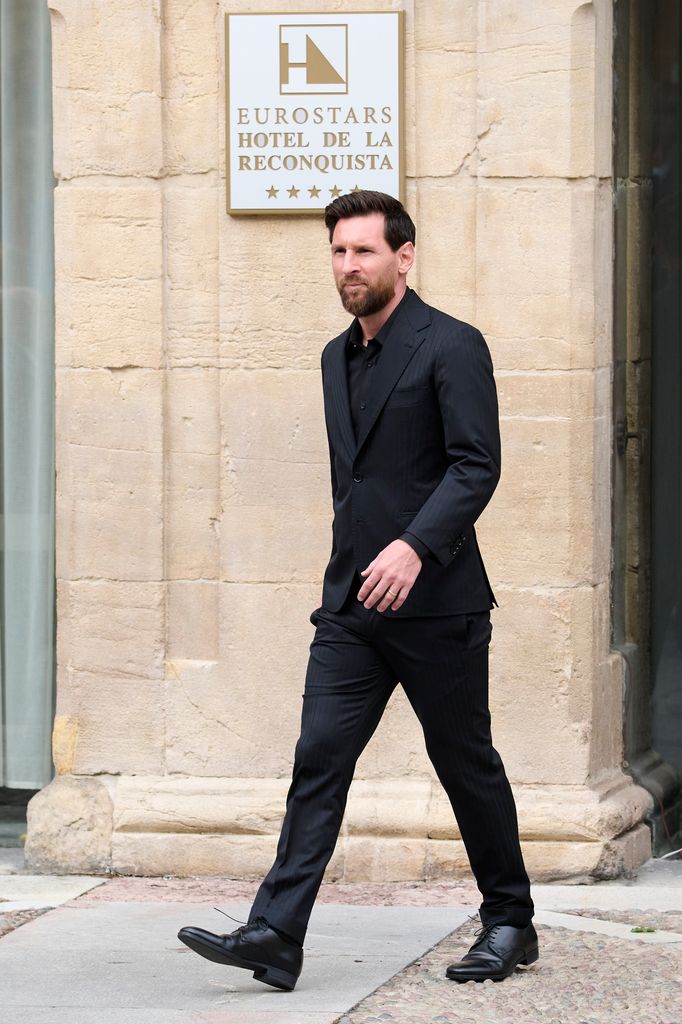 Lionel Messi legó al Hotel Reconquista ataviado en un elegante traje negro.