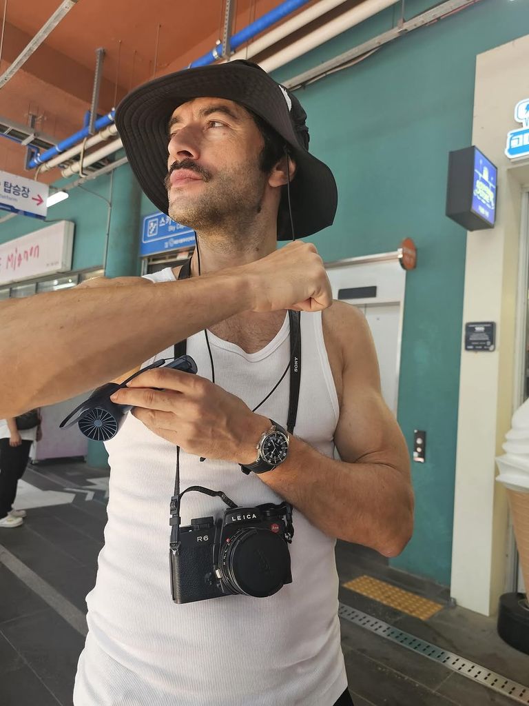 Para el protagonista de 'La frontera' a 'La última noche en Tremor' su viaje a Corea del Sur con Blanca Suárez han sido unos días muy hermosos