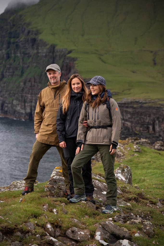 Los reyes Federico y Mary con la princesa Josephine en un viaje 