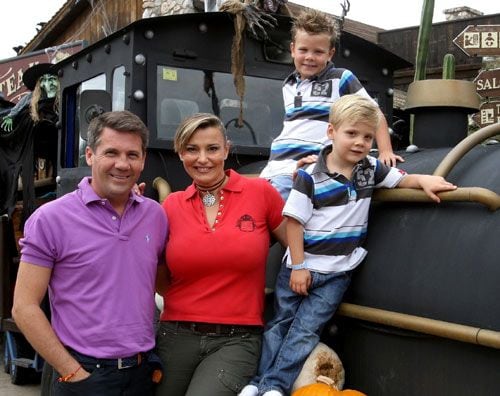 Coral Bistuer ha visitado PortAventura junto a su marido, Javier Valero, y sus hijos, Ignacio y Rodrigo