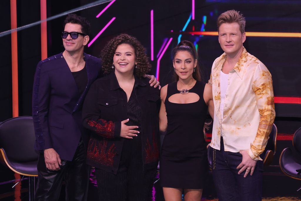 Yahir, Lucero Mijares, María León y Alexander Acha forman el equipo 'Las Estrellas' en 'Juego de Voces 2'. 