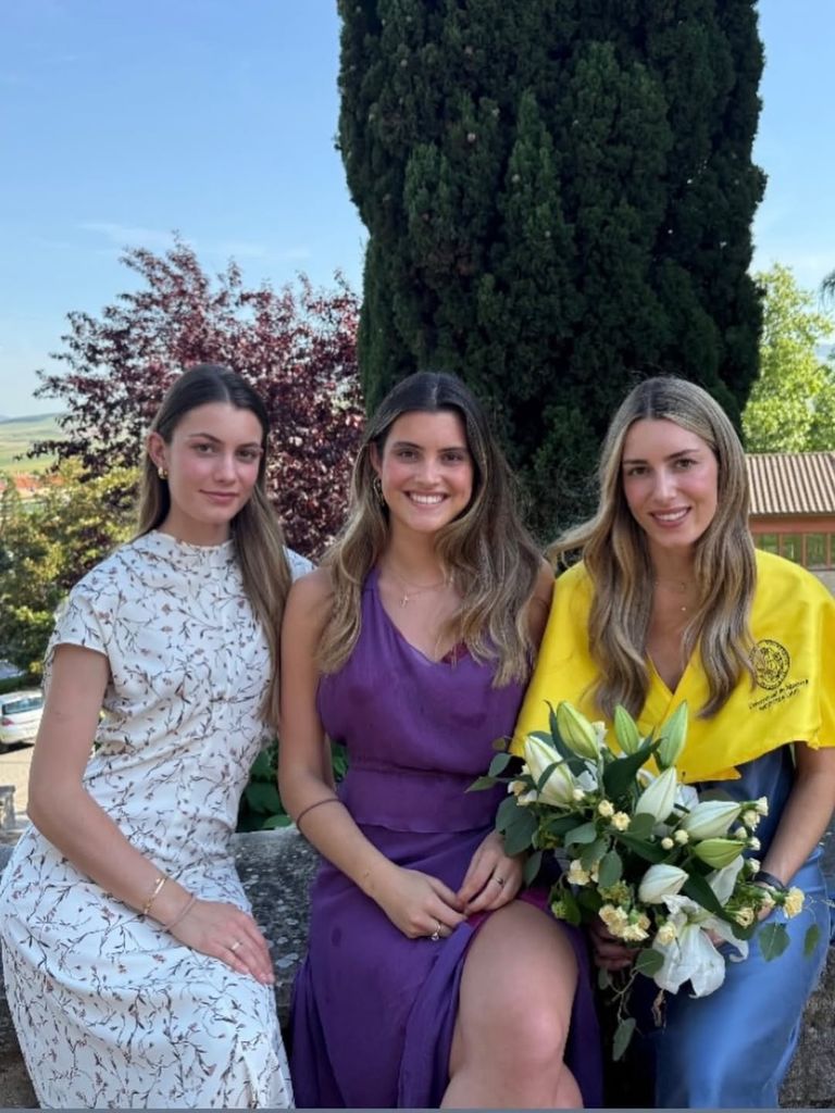 De izquierda a derecha, Martina, Stella y Daniela Figo