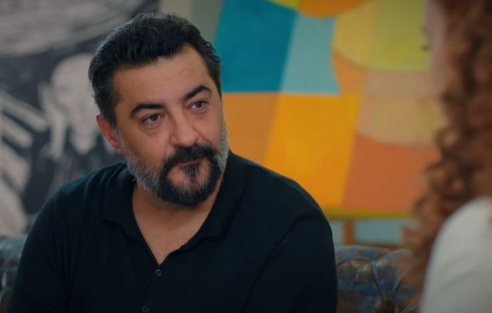Akif habla con Leyla para que no cuente lo que ha descubierto en 'Hermanos'