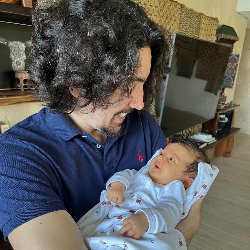 Mía, la hija de Alex Fernández y Alexia Hernández