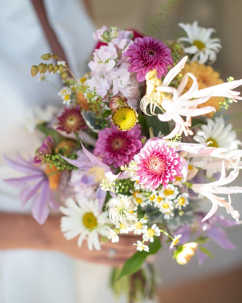 Ramo de novia de septiembre crisantemos