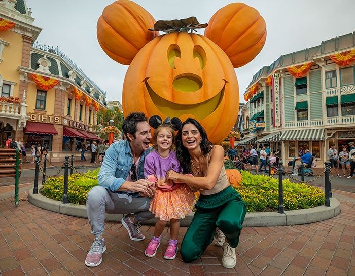 Aislinn Derbez y su familia 