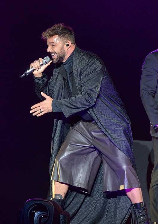 Ricky Martin cantando