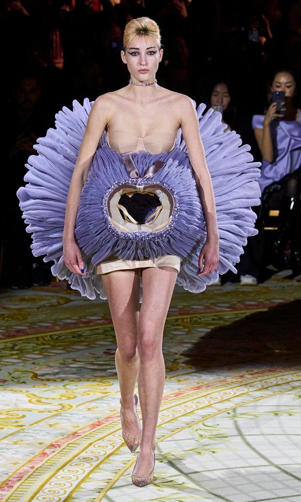 viktor amp rolf la rom ntica propuesta de su colecci n primavera verano2023