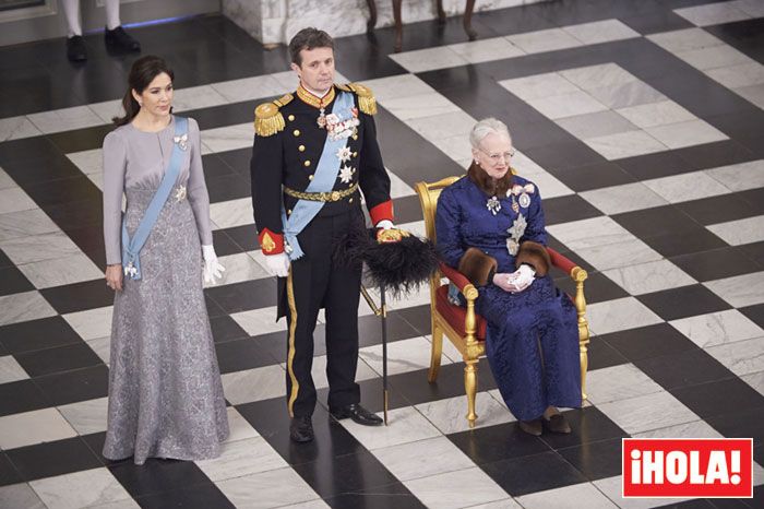 Mary y Federico de Dinamarca junto a la reina Margarita
