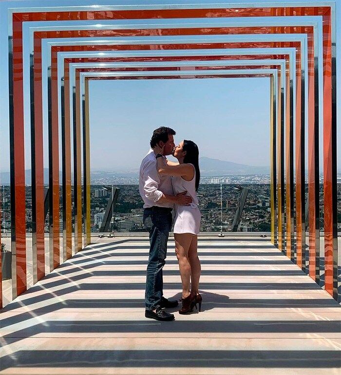 América Guinart y su novio