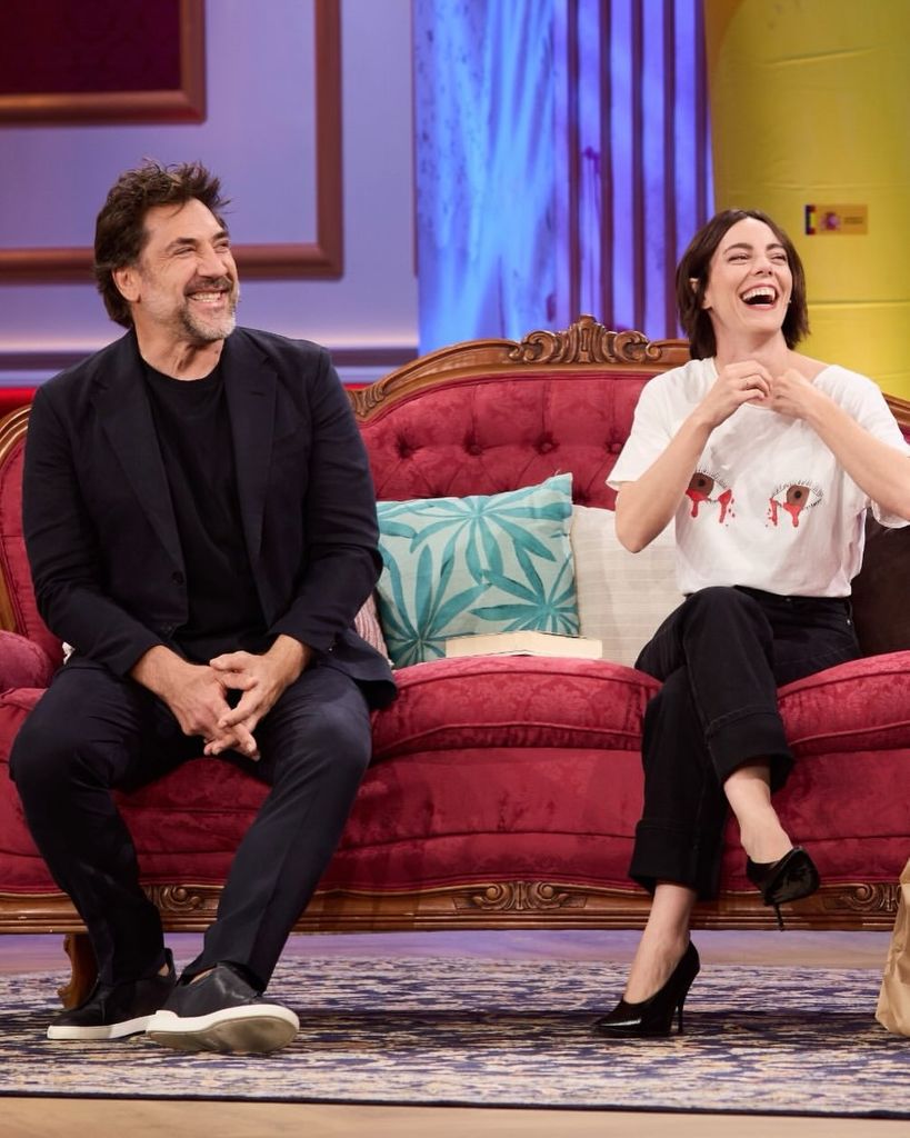 Javier Bardem en La Revuelta con Victoria Luengo