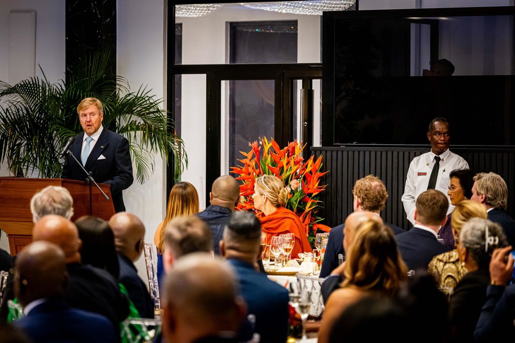 EL REY GUILLERMO ALEJANDRO, LA REINA MÁXIMA DURANTE EL BANQUETE DE ESTADO EN EL PALACIO PRESIDENCIAL EN PARAMARIBO (Surinam) 