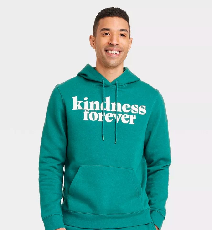 Sudadera de Target, valorada en 23 euros, que ha llevado Knox, el hijo de Angelina Jolie