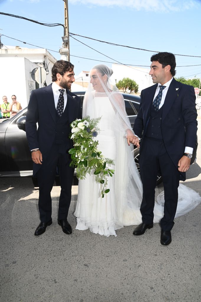 Claudia Ula junto a sus hermanos, que ejercieron de padrinos