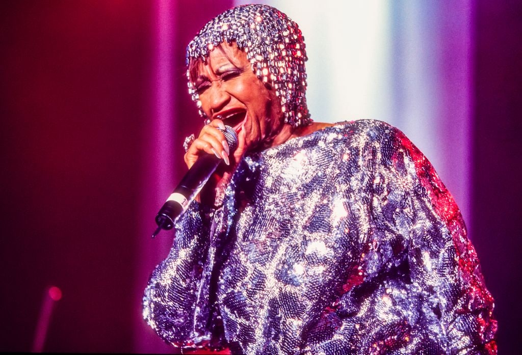 Celia Cruz dejó su nombre grabado con letras de oro en la música, pues construyó una impecable carrera plagada de éxitos.