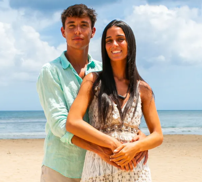 Claudia entró con Javi
