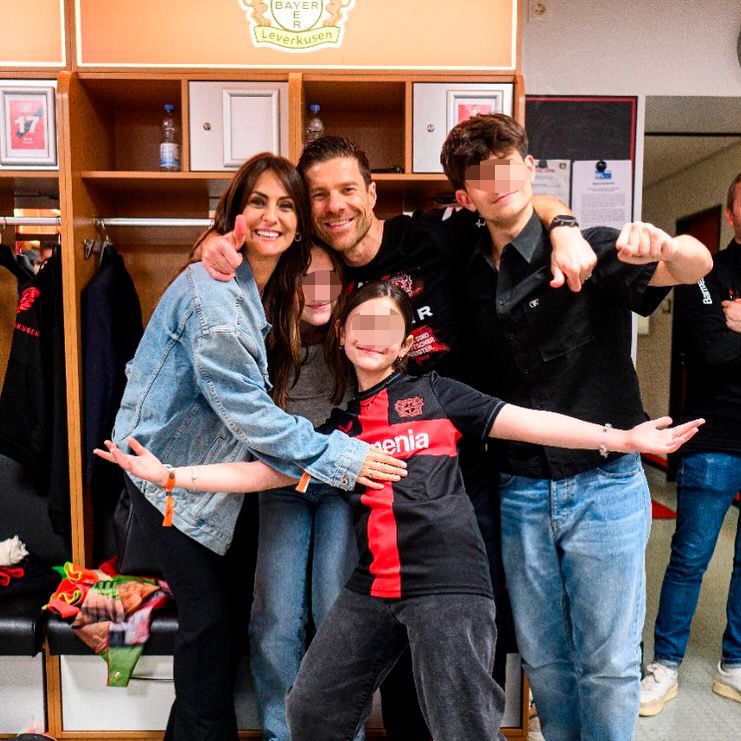 Con sus hijos y su mujer