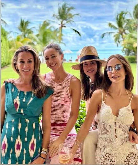 Sara Zaldívar junto a sus amigas en Punta Cana, horas antes de la celebración de su enlace junto a Gigi Sarasola