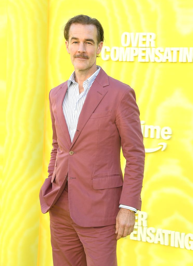 James Van Der Beek en el estreno de 'Overcompensating' en Los Angeles el 14 de mayo de 2025