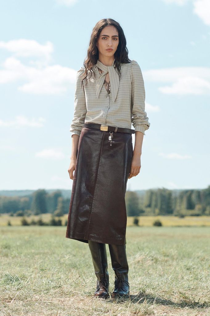 Falda midi Zara colección otoño 2025