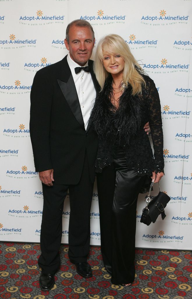 Bonnie Tyler y su esposo Robert Sullivan en la gala 'Adopt-A-Minefield' en mayo de 2005, en Neuss, Alemania.