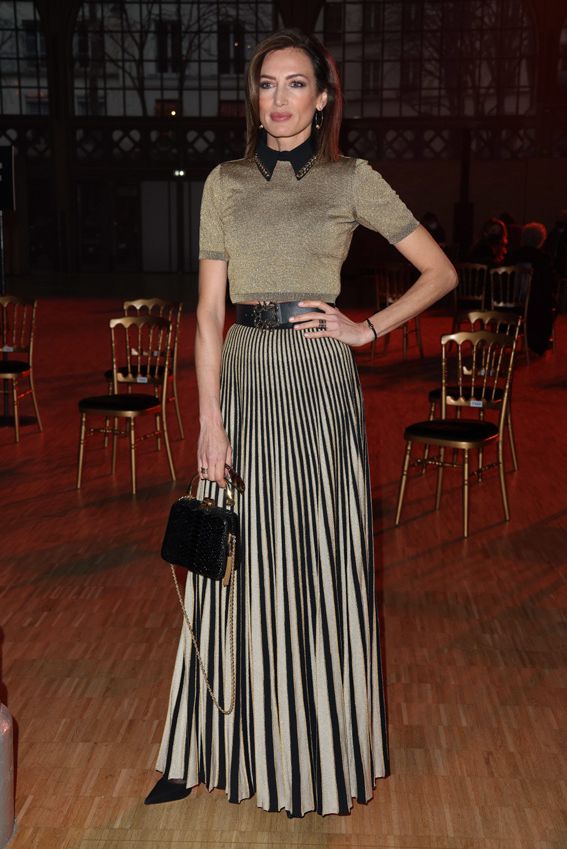 Nieves Álvarez celebra tres décadas de carrera con tres looks de alto impacto en París