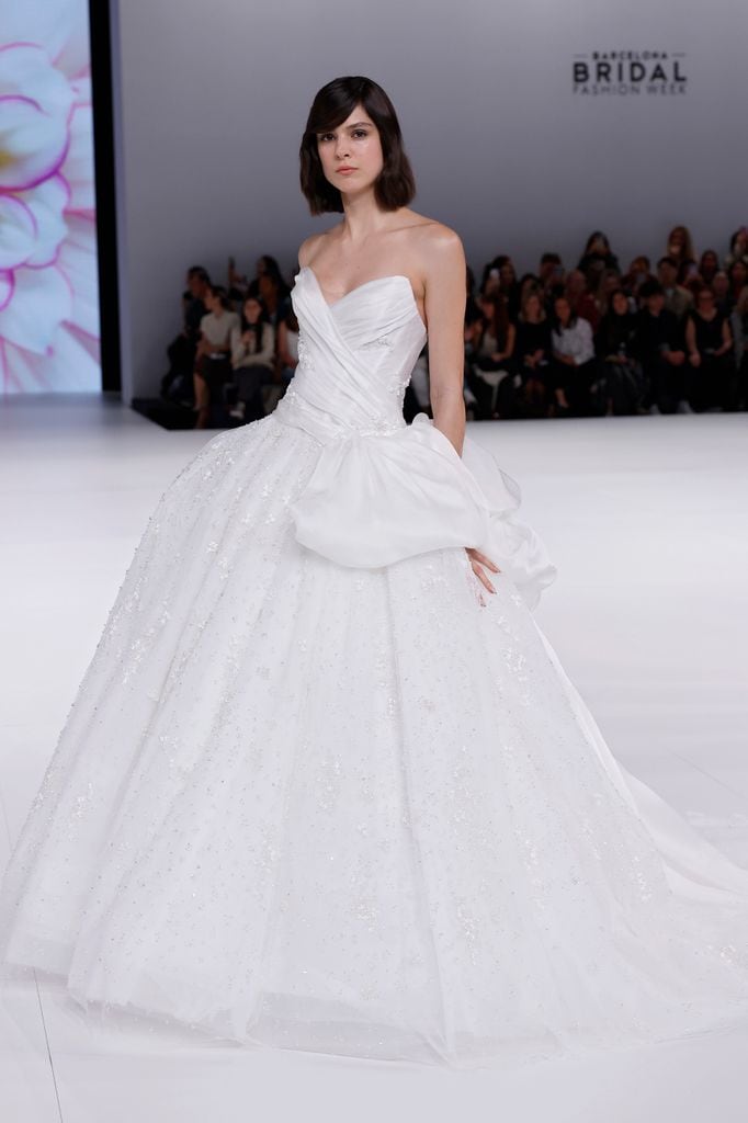 Ines di Santo en Barcelona Bridal Fashion Week