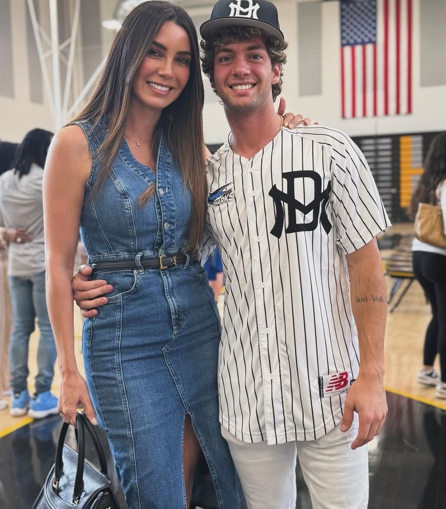 Elizabeth Gutiérrez y su hijo Christopher Levy