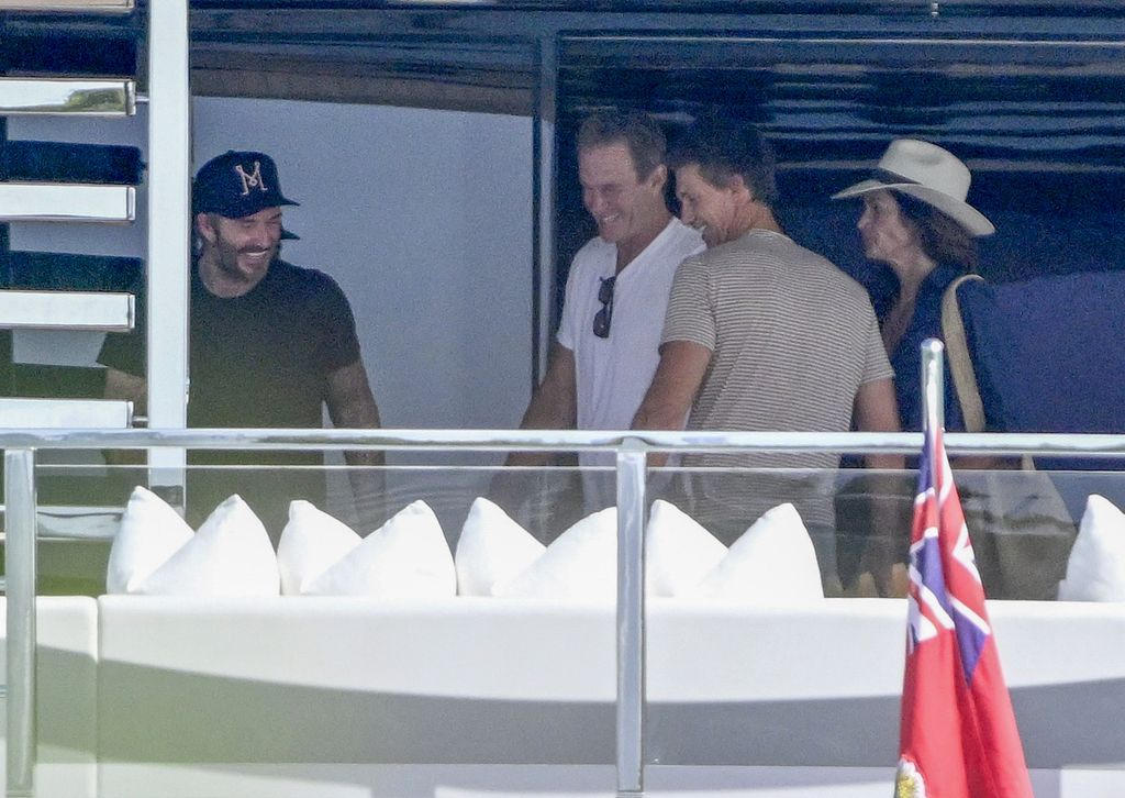 Victoria y David Beckham disfrutan del sol en un yate junto a Cindy Crawford y Rande Gerber | ¡HOLA!