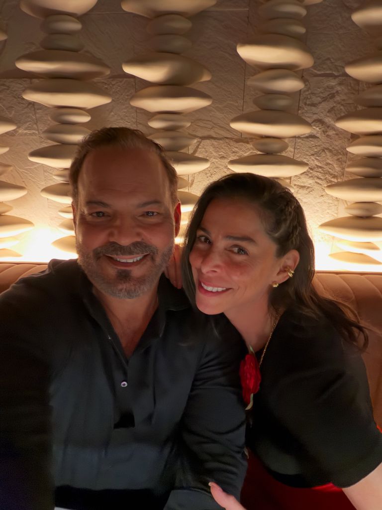 A pesar del complicado momento que atraviesa la presentadora de Telemundo, aún sigue en las redes sociales al padre de su hijo