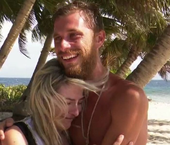 Tom abraza a Manuela en 'Supervivientes'