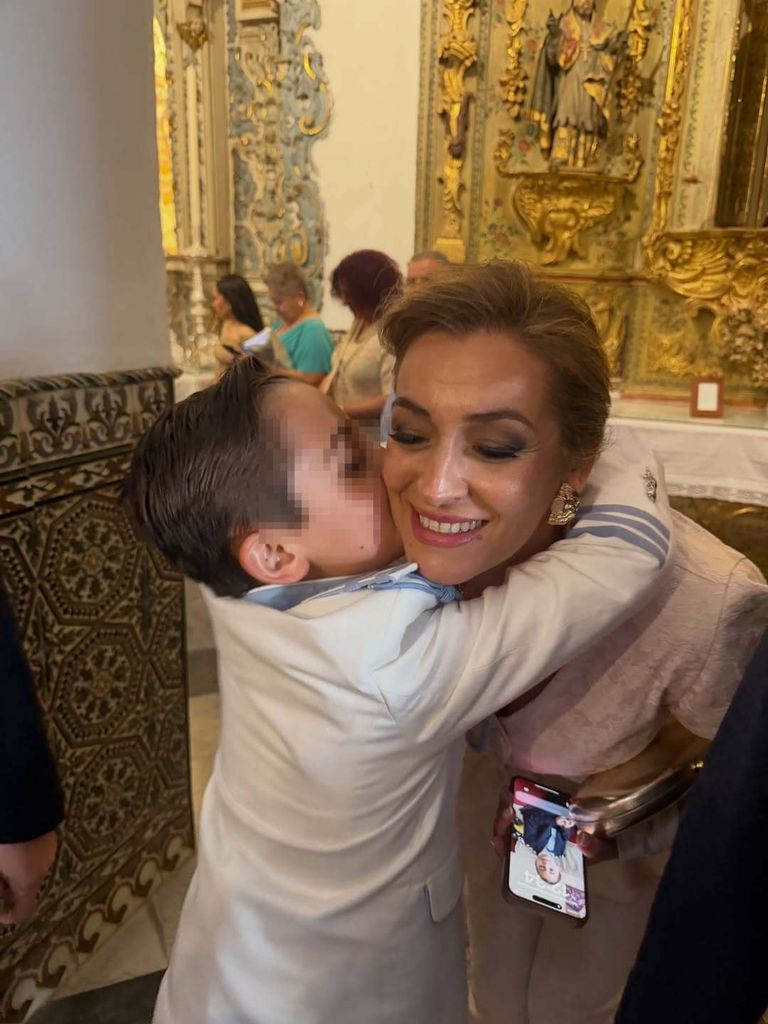 Una de las hermanas de Toñi Moreno, durante el bautizo de su sobrino Pepe