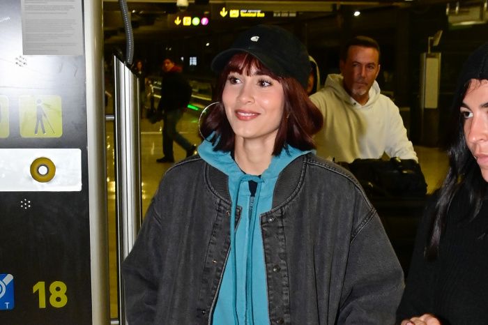 Aitana Ocaña en el aeropuerto