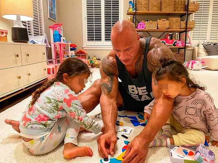Dwayne 'la Roca' Johnson con sus hijas pequeñas, Jasmine y Tiana
