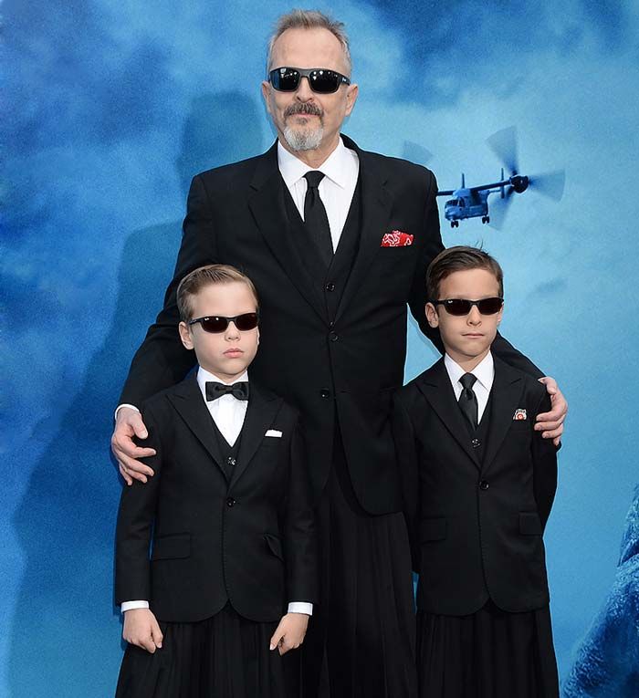Miguel Bosé con sus hijos 