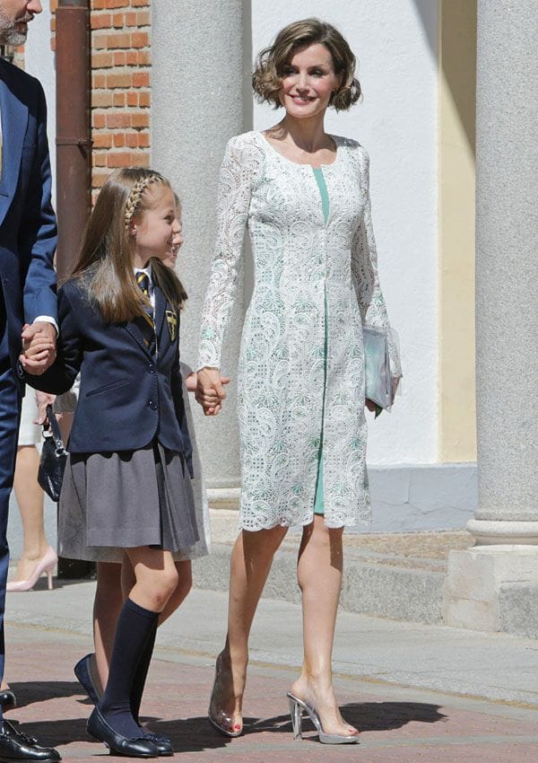 Reina Letizia con zapatos transparentes