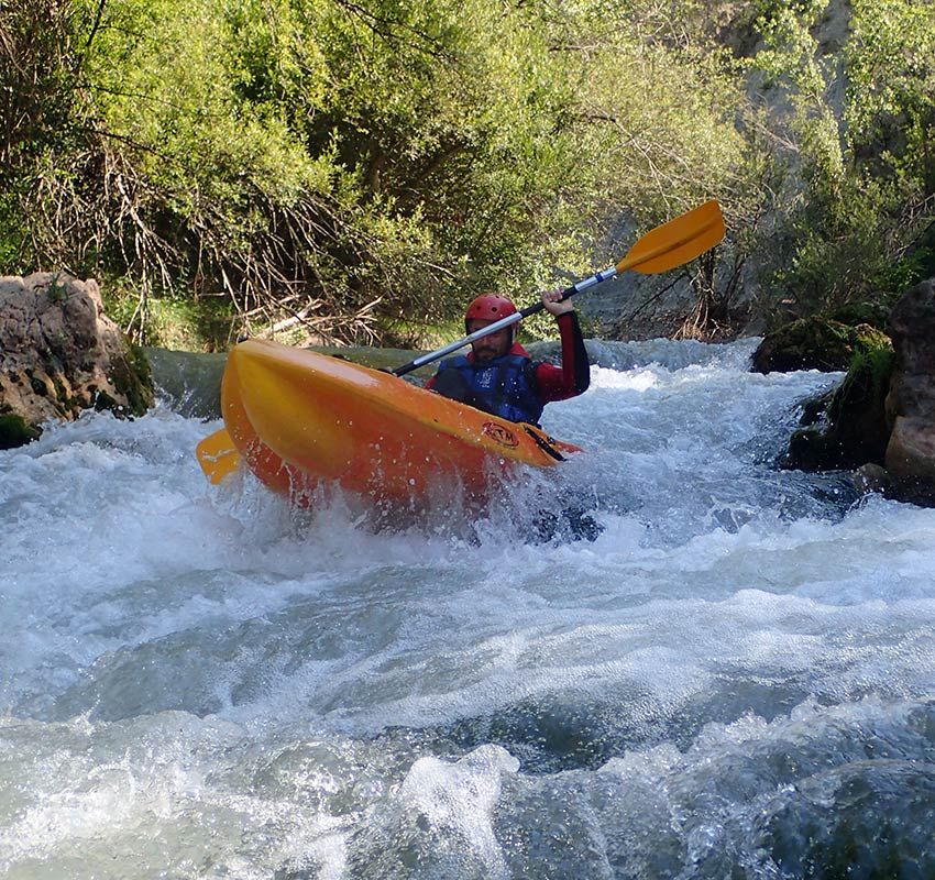Rafting en aguas rápidas en Montanejos, Castellón