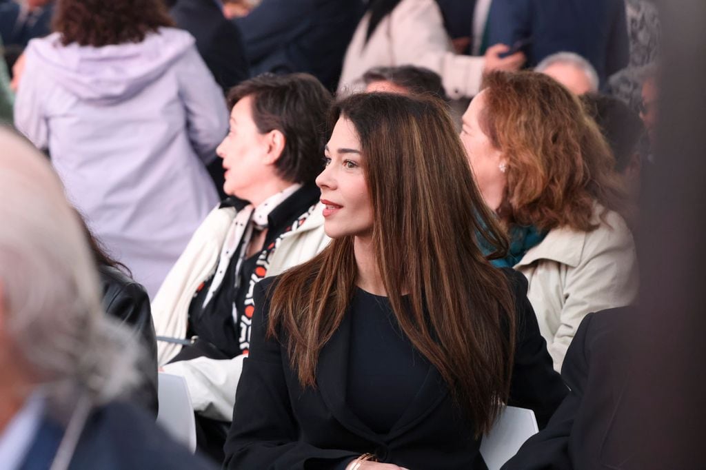 Irene López, pareja de José Coronado, muy atenta al acto